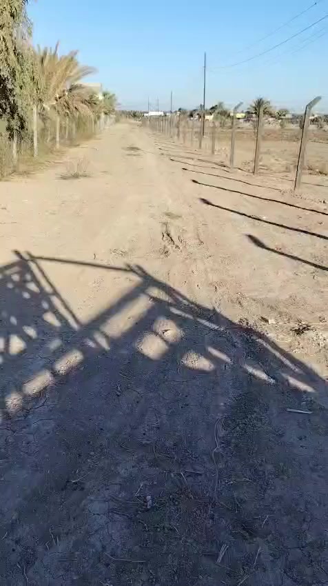 ارض ٣ دوانم سند ٢٥ باسم شخص واحد حله جامعة بابل قرب سيطره حله نجف منطقة الحكانيه موجود مي وكهرباء وتبليط عرض الشارع الداخلي ١١ متر باسم شخص واحد موجود مدارس وصيدليات واسواق ومولده كافه الخدمات الشراي يتفضل *********** خاص تبعد عن الشارع حله نجف كيلو ونص
