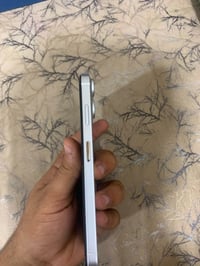 آيفون xs ماكس محور ١٧ لون سلفر  بطاريه ٨٠ مبدله  ذاكره ٢٥٦  فيس إيدي ي...