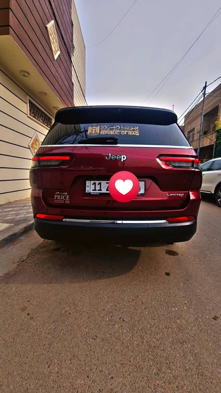 🚗 للبيع: جيب شيروكي ليمتد 2023
📍 مكان السيارة: بغداد 
📞 للتواصل: ***********
💰السعر.   215 ورقة – قابل للتفاوض
📊 المسافة المقطوعة: 23 مايل فقط
🛠️ المحرك: 6 سلندر – 3600cc

⚙️ المواصفات (فئة ليميتد):
• مقاعد جلدية فاخرة
• مقاعد أمامية وخلفية قابلة للتدفئة
• فتحة سقف بانورامية
• 7 مقاعد
• نظام دفع رباعي (4WD)
• تشغيل عن بُعد
• بصمة تشغيل
• بصمة أبواب
• شاشة وسطية كبيرة تدعمApple CarPlay
و Android Auto
• كاميرا 360 درجة
• باب خلفي كهربائي
• مصابيح LED أمامية وخلفية + أضواء ضباب
• مرايا جانبية كهربائية + نوافذ كهربائية بالكامل
• مقاعد فخمة 
• ناقل حركة ماوس 
‎شاشات عدد ٣ 
كامره عدد ٣ 
وبعد هواي مواصفات 

⚠️ أضرار السيارة:
ابيع السياره حزام بدون لغود وشواصي حادث سطحي
