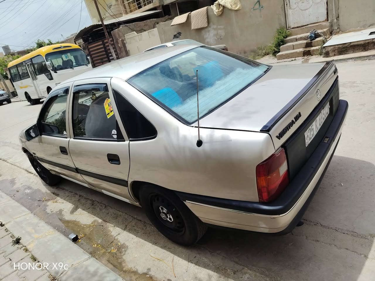 سلام عليكم للبيع أوبل فكترا موديل 1991قفل مركزي سقف سلايت حجم 16 قايش عريض دفتر بانزين رقم كركوك دولي  سنويه لغايه 2031 جديدصبغ جماليه بدون ضرر كهربائي كامل من دعاميه لدعاميه تايرات بطانين صاج جديده سعر 42 وبي مجال بصيط عنوان كركوك رقم الهاتف ***********
