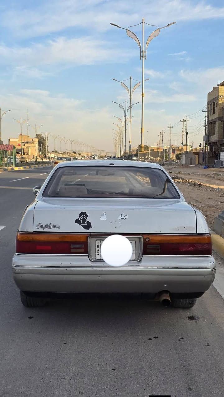 السلام عليكم بطه منفصل للبيع موديل 1994
مكفوله كفاله عامه من الصبغ والكصه والعيب الشرعي عدا هاي الطخه بالجاملغ الخلفي سمكرتهه بس ماصبغتهه رقم انبار بأسمي مشروع وطني تبريد ثلج حداديه مسويهه قبل فتره جديد كير ومحرك مكفولات 
گشر مكفول تبريد قطعتين تحكمات اماميه وخلفيه
ثلاجه شغاله داخل السياره وكشناتهه لا شك ولا فطر  . السياره جديده واحلى من الصور بهواي 
مكان السياره كربلاء
السعر 63 وبيهه مجال
للأستفسار ***********
