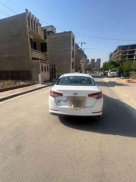 السلام عليكم 
للبيع كيا اوبتما 2013 
مكينه 200 دوش سياره خليجيه اي ضربه مابيه صبغ صفحتين كلير رقم بغداد انكليزي باسمي سياره مواصفات اعتياديه نص فول  سياره كامله اي نقص مابيه خير من الله 
رقم الهاتف *********** 
مكان بغداد الدولعي
السعر 117
