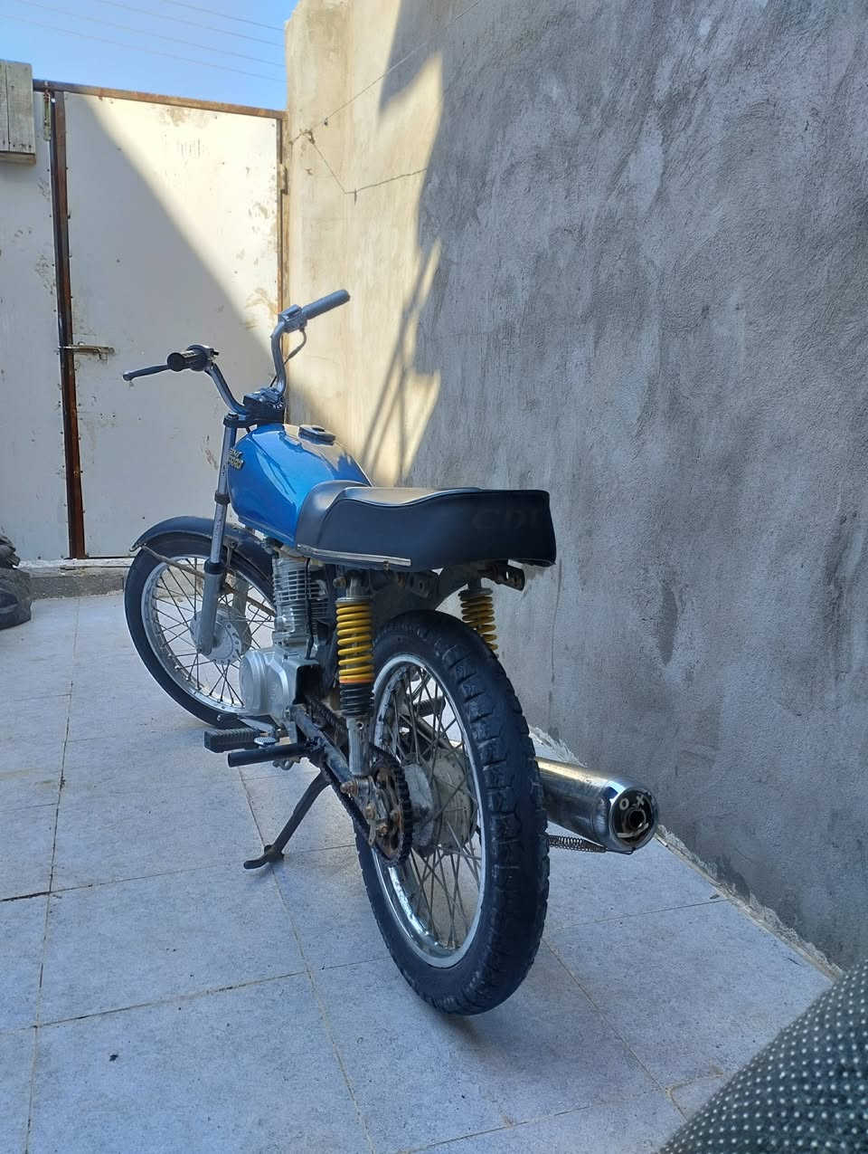 دراجه للبيع نامه محرك شلعه وسرعه وفصله شرط تمشي معدل يعجبك دراجه بيه غراض جدد كابريته ومبدله ستان جديد وبداله وقاعده تاير كدام نضيف الدراجه بيه شغلتين تنضح دهن وتكطع ومو مستمر + ودخانه قليل بالفصله لمن تفصل بيه ومو باستمرار واطلع بيه بيه وين ما تريد سعره 320 الف مكاني بالبصره ابو الخصيب + المو شراي ويريد يسولف لا يوصل واليكسر بسعره هم لا يوصل رجا رجا رقم الواتساب ***********
