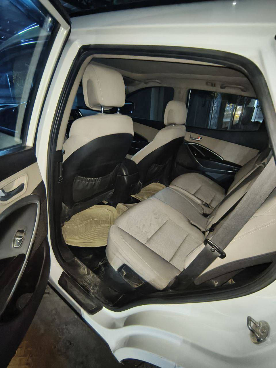 سنتافي 2013 خليجي كلين 
محرك شرط لا صرف ولا بخار 
كير اتمتيك
فول موصفات بنورما
7 راكب  
تبريد مركزي
كشن سياق  مع السكن كهرباي 
كامرة حساس بلادي
 دفتر بانزين بيها 
رقم انكليزي سليمانيه 
سنويه جديده 
تبريد تدفئ شغال
للاستفسار الاتصال 
*********** كركوك, العراق
