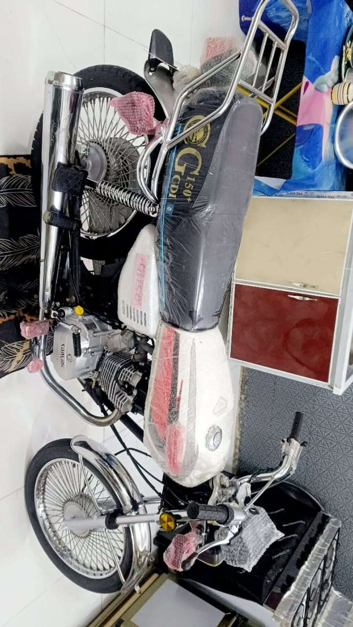 السلام عليكم دراجه للبيع تايكر موديل 22 طالعه بل 24 الدراجه كله ختم سونك اوراق اصول  ورقه كارتوني  ول اوراق البقيه اصولي الدراجه مكفوله كفاله عامه اي نقص ما بيه  السعر 575 وبيه مجال بسيط للتصال ***********
