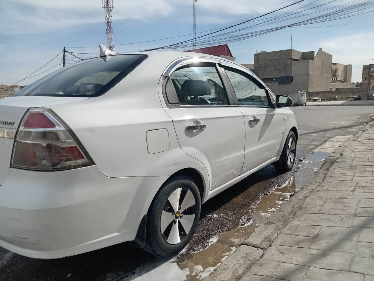 السلام عليكم افيو ٢٠٠٨ محرك ١٦٠٠ الضرر قطعتين وبيه  بارد السياره مكانه صلاح الدين السهر ٥٨ وبيه مجال للشراي بلد ***********
