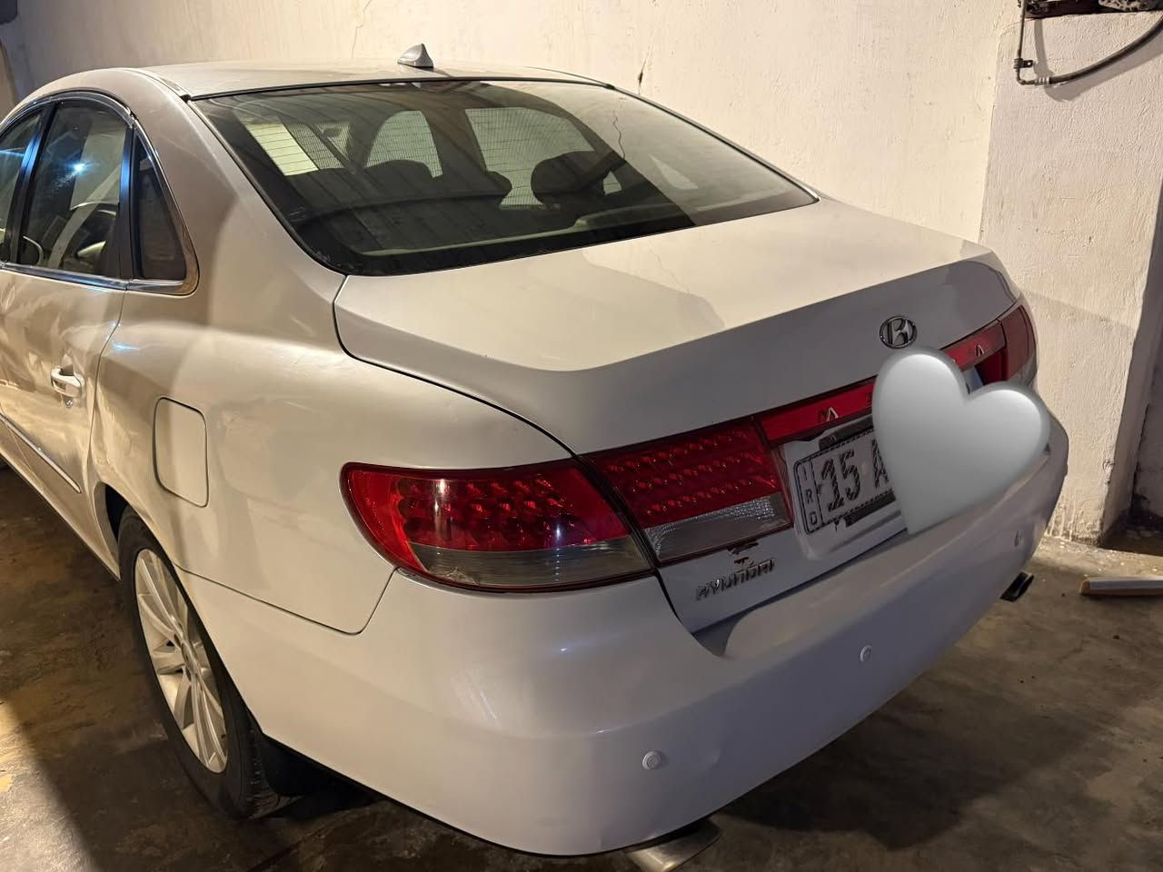 السلام عليكم من رخصة الادمن
ازيرا 2009 خليجي فووول مواصفات اللون ابيض صدفي بيها قطعتين بدون دواخل شرط جاملغ خلفي وباب الخلفي الورا السايق
السياره جديده مال جناي محرك وكير كفاله تخم تاير جديد
داخل عسلي فتحه كشنات كهرباء سايق وسدر وكشنات جلد وبرده بلاديه كهربائيه تنزل من تبدل بك قطعتين تبريد اشاير بالمري ومري كهرباء 
محرك 3300 مكفول 
ملاحضة:الرقم غير مشمول مع السعر المشتري يستلم ارقام جديده 
السعر ١٠٨ وبيها مجال 
مكان الانبار الرمادي 
للاستفسار ***********
