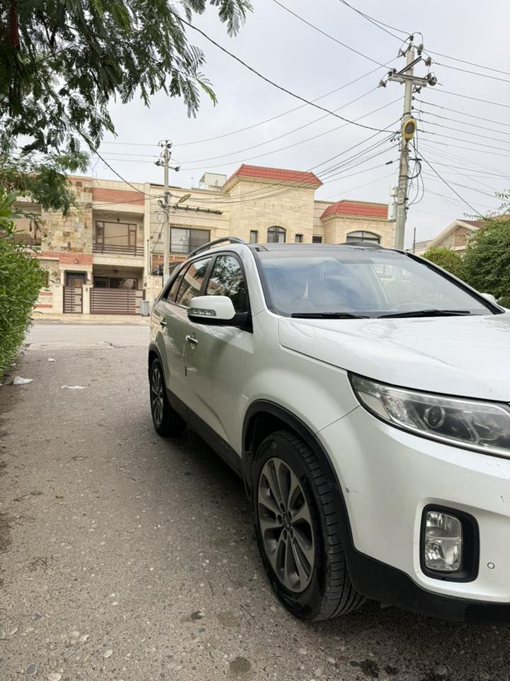 السلام عليكم…⭕️
سورينتو موديل 2014 فول مواصفات بدون صبغ بدون تبديل
محرك (2400) 4 سلندر 
مواصفات:💯
مقاعد جلد 
مقاعد كهرباء السايق و السكن 
ثلاث قطع تبريد 
بصمة 
شاشة 
بردات خلفية بلادي
كامرة خلفية
حساسات امامي و خلفي 
بانوراما 
مراية وسطية تعتيم 
مرايات جانبية شفط 
تبريد منفصل
انارة ترحيبيه بالابواب 
7 مقاعد 
السعر 🟥: 178$و بيها مجال بسيط
الموقع📍:(أربيل)
📞:***********
