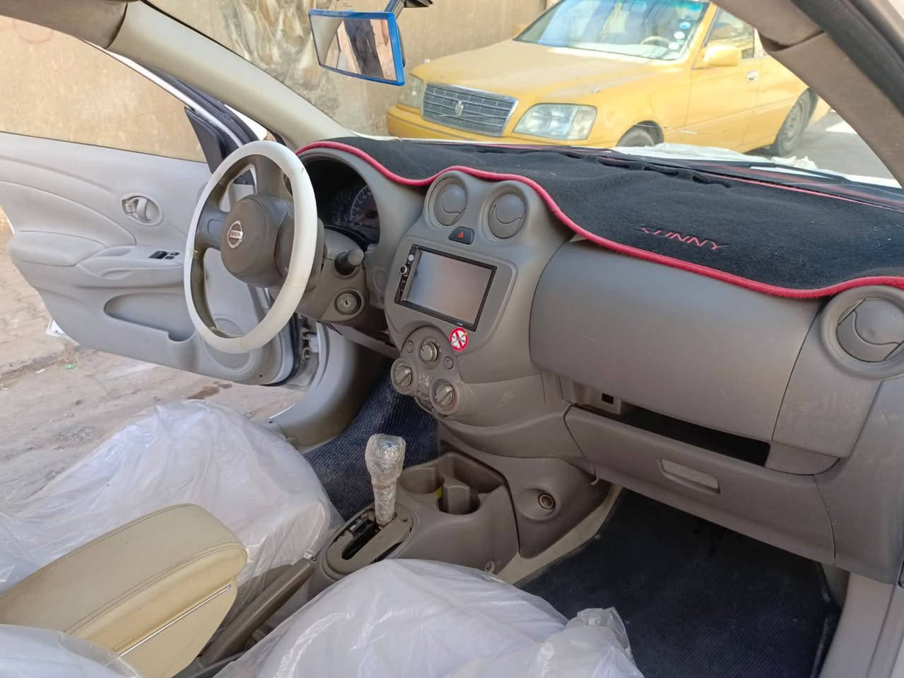 نيسان صني موديل 15 محدث 21سياره ادوات كصه جنطه  سياره كارتون جاهزه تبريد ثلج حداديه كارتون سياه ماعيزه برغي السعر 42 بيه بيه مجال حك الجيه لاستفسار ‏‪***********‬‏
