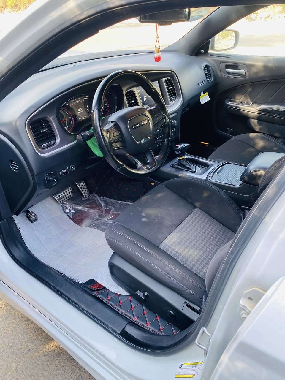 سلام عليكم 
للبيع جارجر (GT)
فول عدا الفتحه 
رادار مري 
تشغيل عن بعد 
شفتات ستيرن 
تحديد مسار 
كسنات حضن 
كشنات تدفئه تبريد 
زنون شمسي  
شاشه كار بلي 
فور ويل 
بدون اي نواقص جاهز من كلشي 
صور الحادث  مرفقه بل منشور 
مكان سياره ديوانيه 
شراي يتصل 
***********
