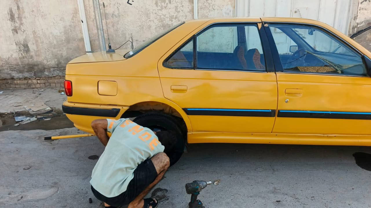 سلام عليكم بارص موديل2011مكينه وكير نضاف تبريد شغال لبيع سعره ٢٦مكاني ديوانيه مكلف بنشر رقم‏‪***********‬‏
