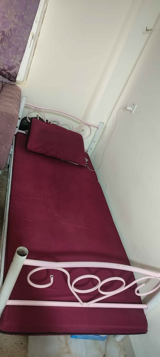 تخم اربع مقاعد  نضيف ماكو بي لا كسر ولا خلع 
كنتور درفتين صاااج تزكام
جربايه حديد نفر نضيفه لا مخسوفه ولا مكسوره
غسالة شغاله مثل الساعه ماركة نوال والمجفف عطلان 
اسعارهن معروفه وبيهن مجال حك جيه 
موجودات بكربلاء حي البلديه 
اكو وتساب  *********** ومسنجر كربلاء, العراق
