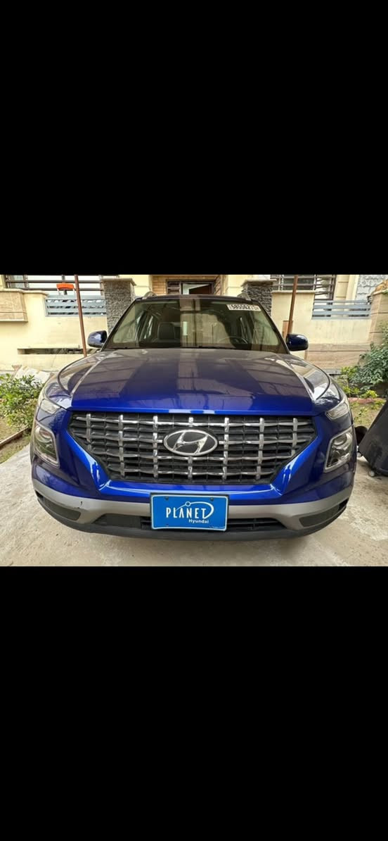 السلام عليكم
-السيارة هونداي - فينو  
-موديل :2023
رقم السيارة : بغداد الجديد 
-محرك 4 سلندر 1600 دبل نوزل   
-نوع الضرر : السيارة مضروبة بامريكا عندي صور ضربتها 
-اللون : أزرك 
-شاشة كبيرة
-كامرة
-ويل كب حجم 17
-مانع انزلاق ABS 
رادارات خلفيه + نقطه عمياء
ثلاث انظمة قيادة ( اعتيادي-رياضي-اقتصادي )
 مداخل USB
شاشة اعطال
حساس اطارات
كشنات جلد بلادي
وكشنات تدفئه وتبريد 
واحد على واحد 
بصمه 
هاتف :***********
 عنوان سياره بغداد شارع فلسطين
