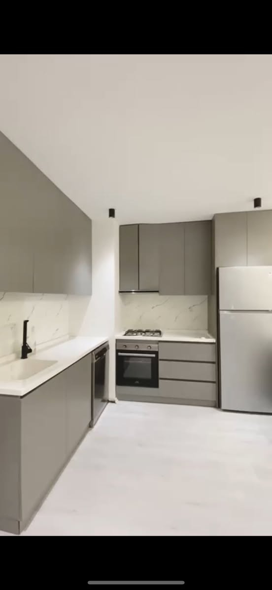 شقة مؤثثة للايجار
لالاف اير بورت 
طابق 2 
مساحة 75 م 
ايجار 500$ 
للاستفسار والتواصل 
***********
