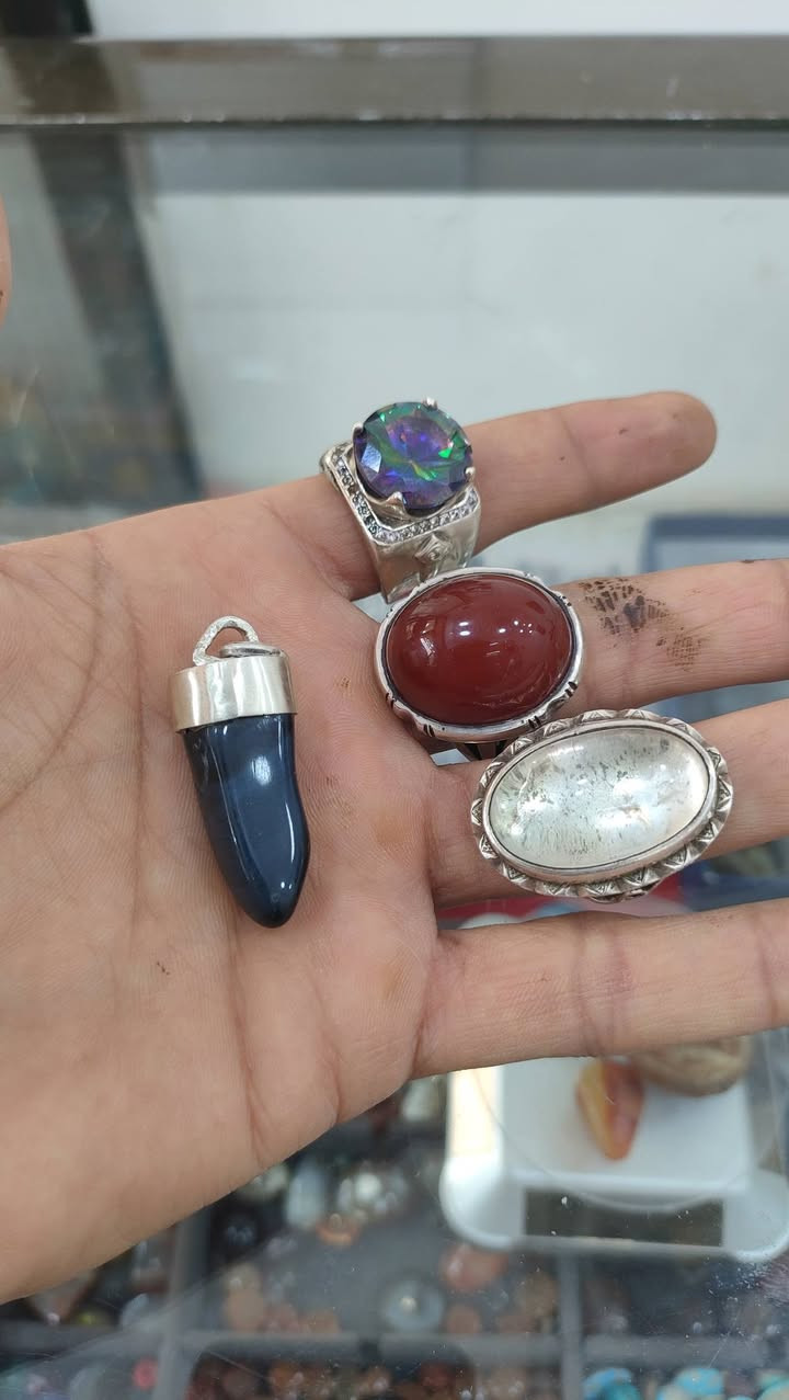 عقيق يماني فص كرزي در نجفي زاركون ملون صياغات ثقيله قلادة تايكر زنجيل الوزن 81 غرام مع الحجر ابيع شلعة ب350 مكاني كوت توصيل متوفر بحجز  ***********
