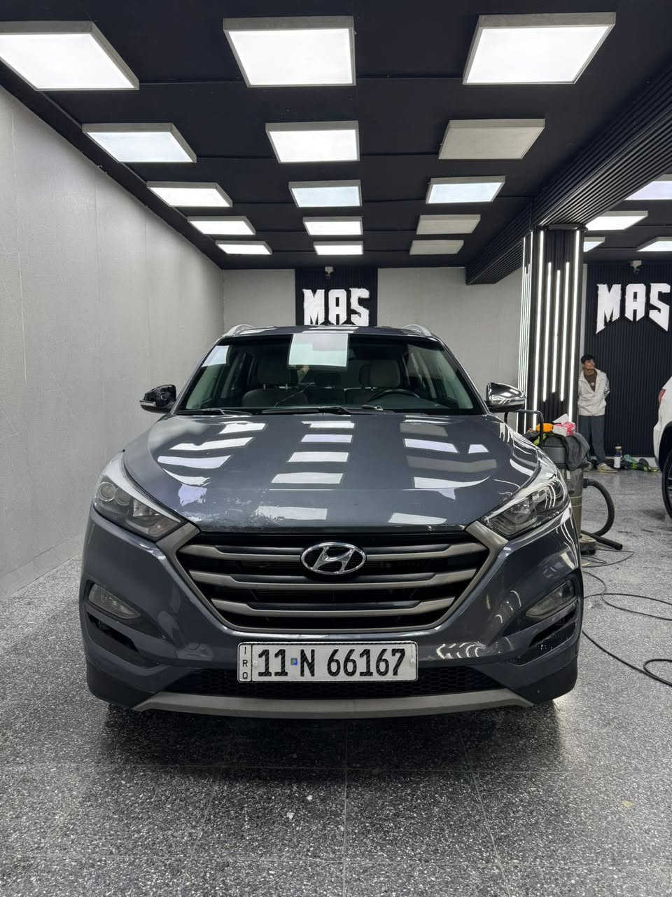 السلام عليكم
توسان 2017 وارد امريكي حادث موضح بالصور

مواصفات: 
بصمة ابواب + بصمة تشغيل 
كراسي كهرباء 
كراسي تدفئة 
صندوق كهرباء
نقطة عمياء 
رادارات 360درجة 
فور ويل 
وضعيات قيادة
نضام نزول منحدرات
محرك 1600 تيربو
لد نهاري 
لايت دبل عدسة 
اشاير بالمري

استفسار 📞 ‭0771 631 3141‬

السعر 127 وبيهة مجال

العنوان📍زيونة تقاطع ملعب الشعب خلف محطة وقود المثنى 

معرض الليث لتجارة السيارات
