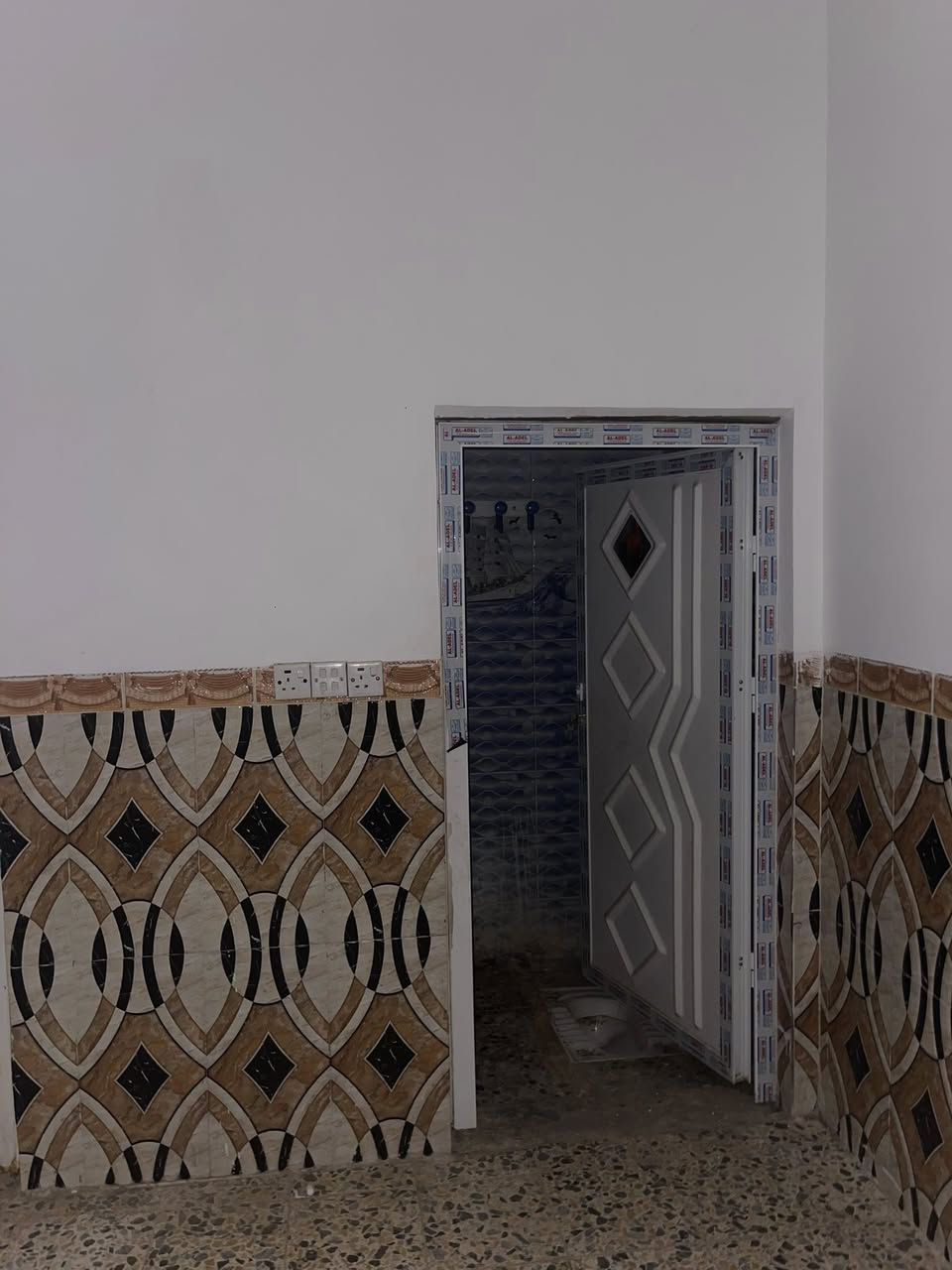 مشتمل طابق ونص غرفتين وصاله واستقبال ومطبخ زين القوس بداية شارع ابالفظل مطلوب مبادرة مقدمه ١٩   ***********
