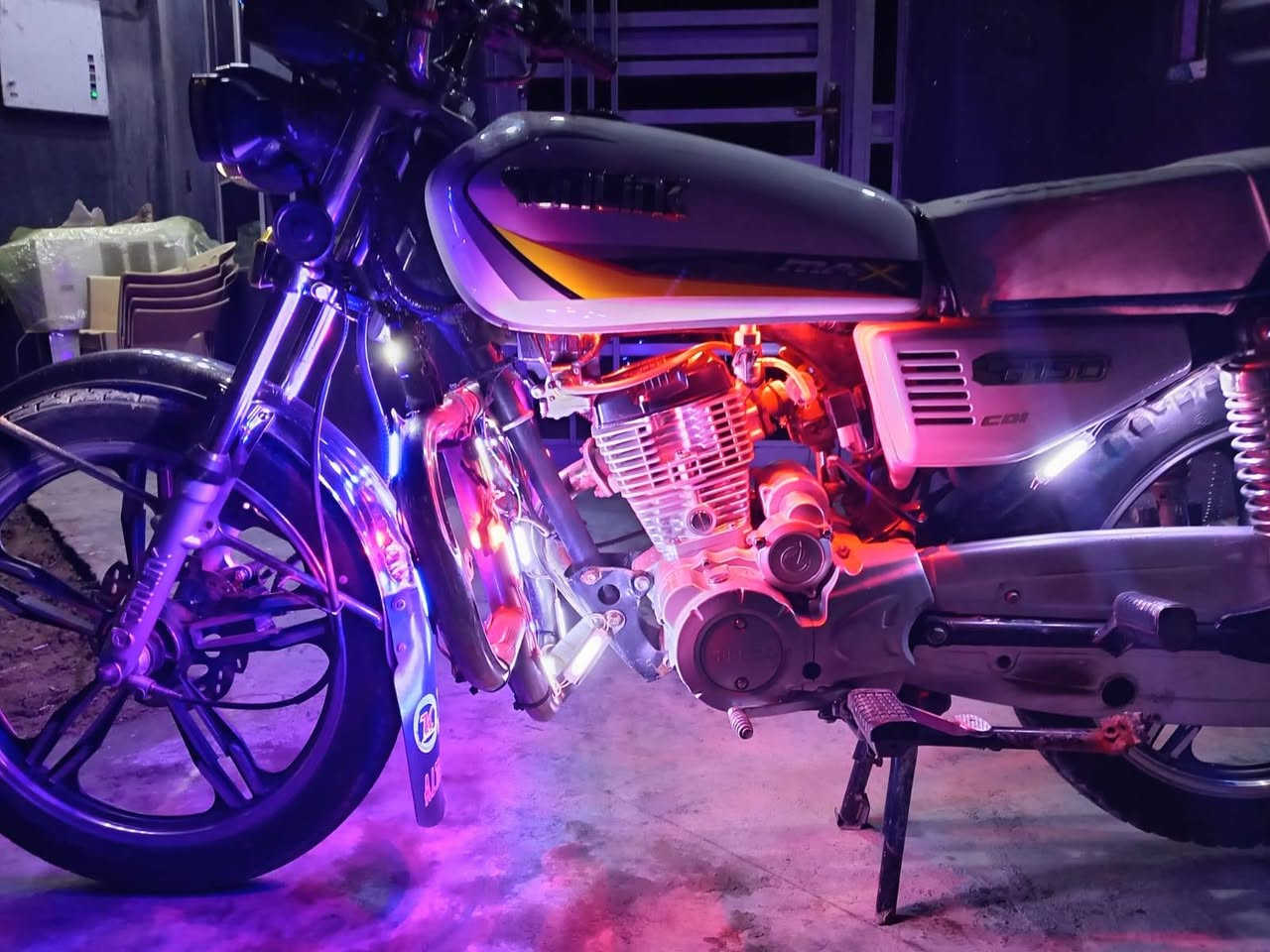 سيفان للبيع موديل 23 كفاله عامه كفاله عامه محرك حجم محرك 150 محرك ما مفتوح شهاده لله تفحصه يله تاخذه  سعره 500 قفل قفل كلشي اب سعره بس الشراي يتصل ***********
