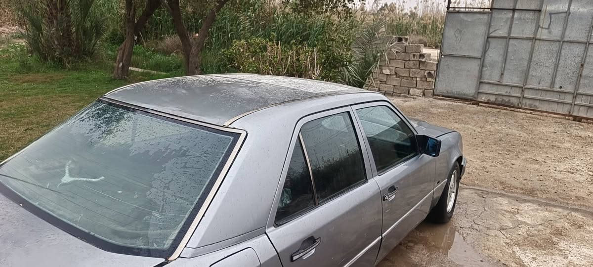 موديل 88 محرك 300 ديلكو وكالة عامة أنا أداورهة الك.. أبيع شوف العين تجي تشوف وتكلب تقتنع يلة تاخذهة..السيارة متروكة صار فترة.. عليهة غرامات تنزل من  *********** سعرهة.. 30 قفل شغالة وتمشي
