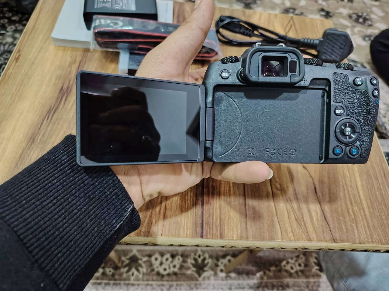 كامره Canon EOS RP
للبيع جديده غير مستخدمه كارتون جديده وكأنك مشتريها من المحل 
كامل ملحقاتها بدون عدسه او رام 
بدون زوم مثل ما موضح بلصوره او المقطع
ما بيها شخط واحد الشتر صفر ما مصورين بيها ولا مره الك الحق الفحص وتوديها الى محل او خبير لفحصها
سعرك خاص


**إذا كنت صاحب هذا الإعلان وتريد حذفه لأي سبب، رجاءا أرسل رسالة إلى الدعم الفني**