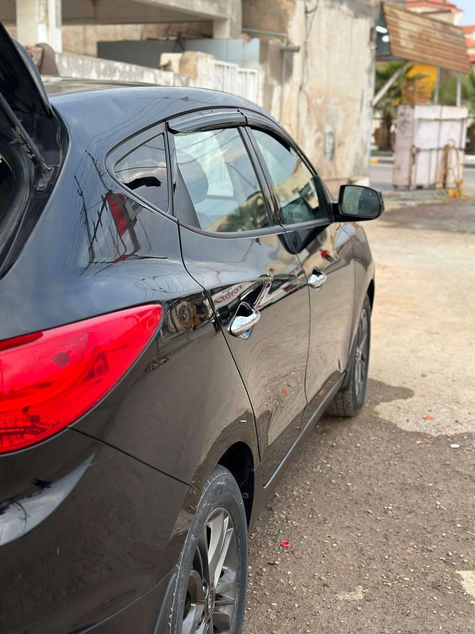 سلام عليكم شباب توسان موديل14سياره حلوه وجديده وجاهزه من كلشي كير محرك حداديه تخم تاير بسمي مداور ثاني يوم السعر راسلني علرقم***********
