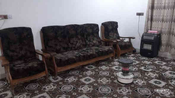 السلام عليكم تخم قنفات للبيع الخشب ممتاز  ١٠ مقاعد
٢  اكبار
٤كراسي 
المكان القريه الانكليزيه خلف بيتي    ***********
السعر    ١٥٠ الف
