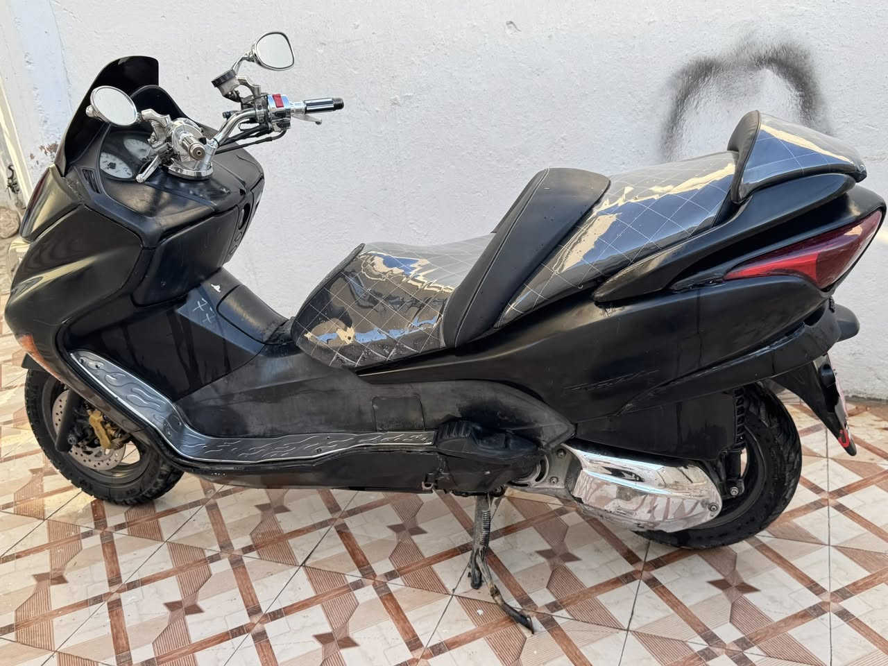 سلام عليكم دراجة صفر ثمانيه دراجه كامله وكل نقص مابيه الدراجه أوراق كامله واصله للترقيم تنطي افلوس الترقيم وترقم عندك الدراجه نضيفه وحلو بيه بس الكفرات مو كلش نضيفه وبيه عطل بس الكيج مال الحماوه ولبانزين 
حساسات كله شغال 
صالنصه رياضيه 
السعر 950 وبيه مجال بصيط كلش 
إذا مو شراي لا تعبني رحمه لمك 
رقمي *********** واتساب هاذه الرقم *********** 
مكان الدراجه بابل الكفل
