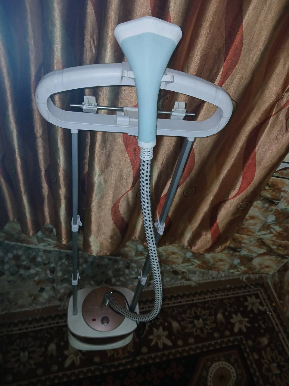 اوتي بخاري نضيف كلش تاخذة عل فحص ٣ ايام تاخذة بية شي مرجوع  السعر قفل بدون نقاش ٣٥ رقم الموبايل ***********
