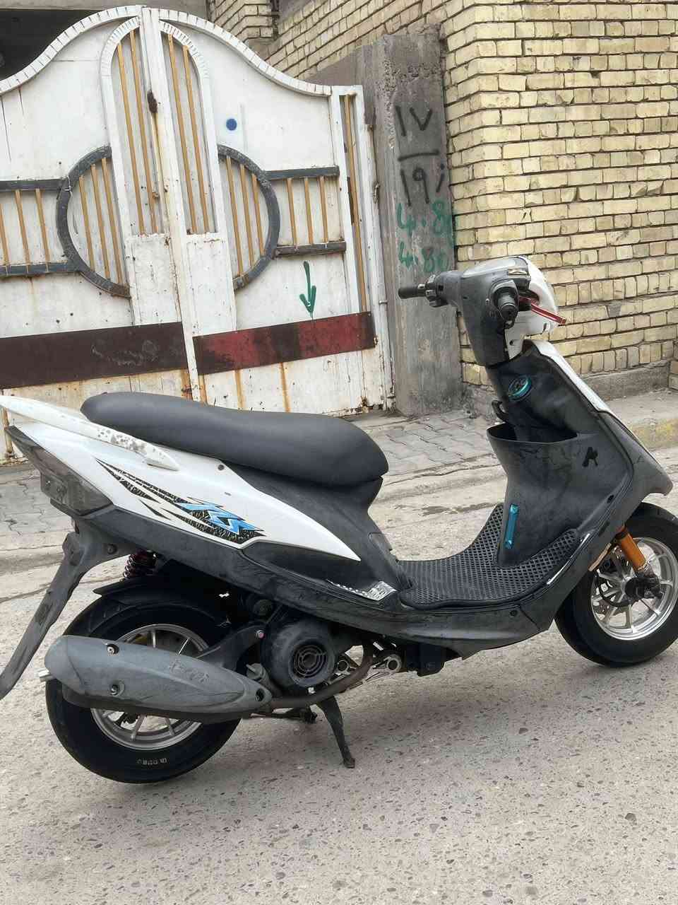 سلام عليكم دراجه ماكس للبيع الدراجه بيها هواي تزويدات صدر اصلي ورباط اصلي وكلجات اصليه دراجه مكينه بلادي ممفتوحه العنوان بغداد العبيدي السعر 750بيها مجال بسيط رقم ***********
