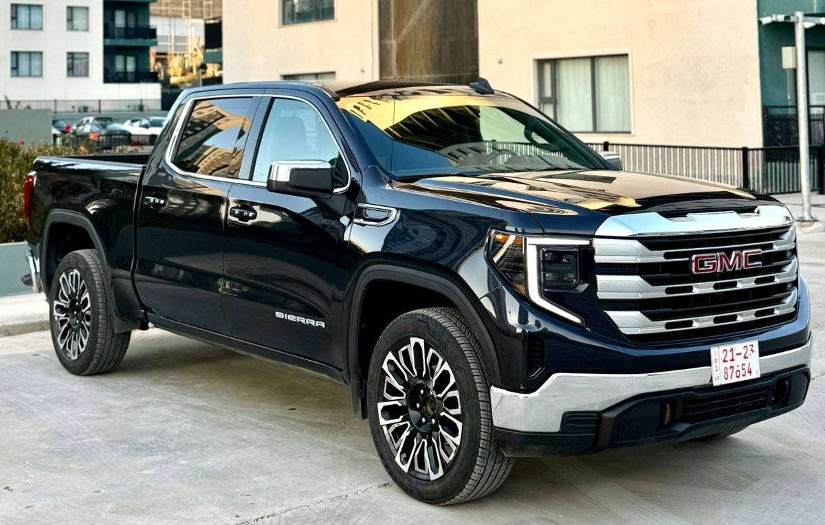 جي إم سي سييرا 2023 
الفئة: SLE فول مواصفات
المحرك:
4 سلندر 2700 توربو
الحالة (للأمانة):
طابينها بكلين تايتل، باب ورا سايق 
صبغ بمب امريكا و بودي ورا سكن همينه

بمب أمريكي
بودي ورا سكن
السيارة بحالة جيدة وجاهزة
للاتصال: ***********
