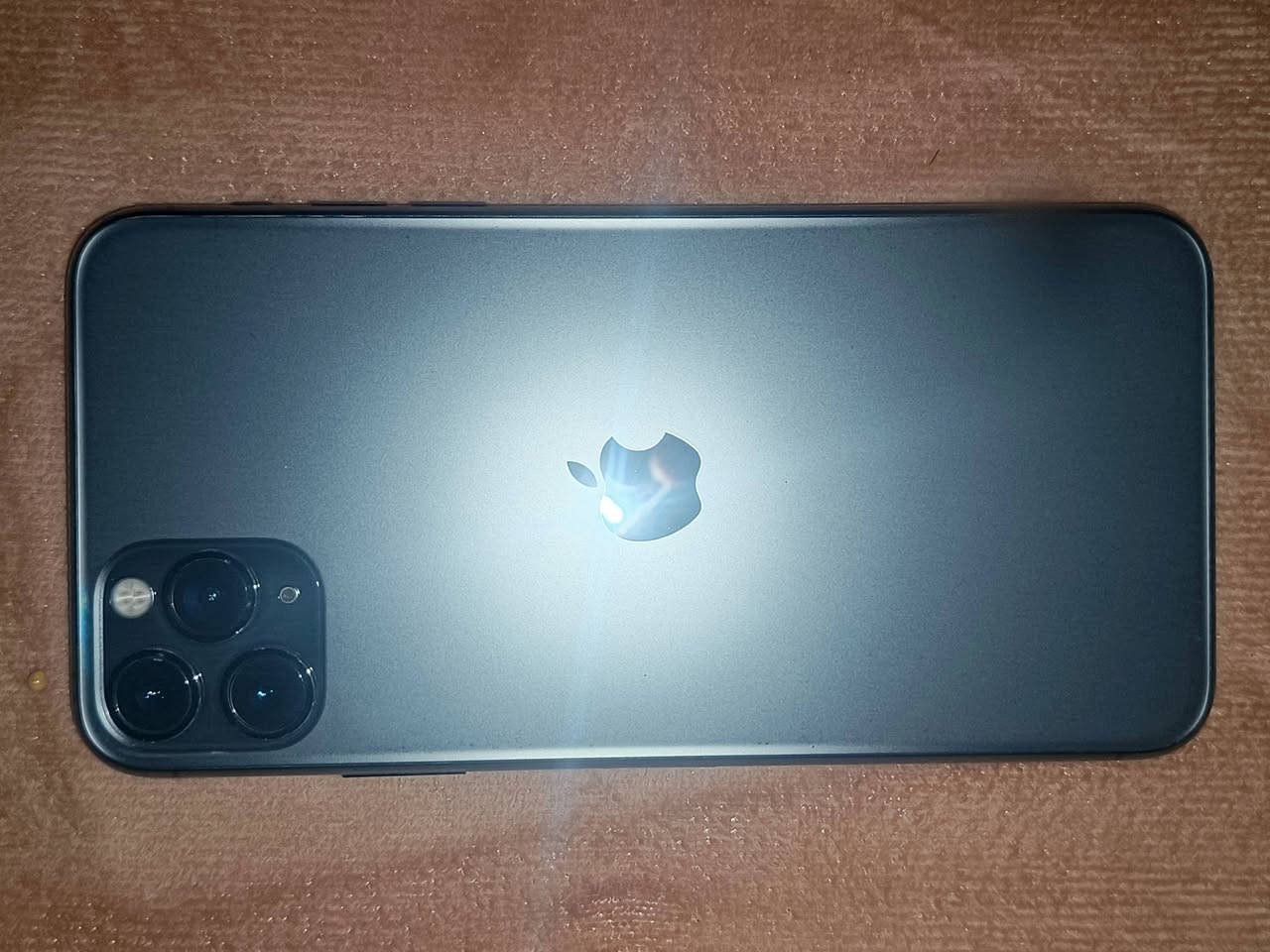 إيفون 11برو ماكس 
بطارية 91 
ذاكرة 256
مبدل شاشه 3خيارات فيس أيدي شغال 
***********
بغداد حي النصر 350 الف
