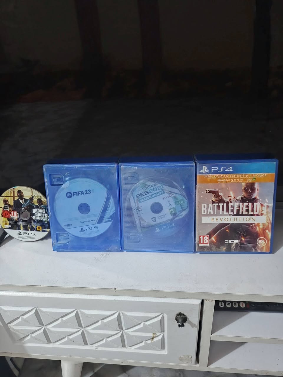 بلي 5 نضيف جدا لا مصلح ولا مفتوح
جويستكات ثنين وياه 
وقرص فيفا ٢٣ 
وقرص بتل فيلد ١
و GTA 5
وقرص بيس ٢١ ابيعه وحدة مو وي الجهاز 
السعر ٦٥٠ الف وبي مجال 
والبيس ٩٠ الف


**إذا كنت صاحب هذا الإعلان وتريد حذفه لأي سبب، رجاءا أرسل رسالة إلى الدعم الفني**