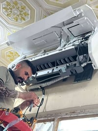 فتح ونصب اجهزة التبريد صيانه عامه  غسل السبالت شحن غاز R410.....R22 لل...