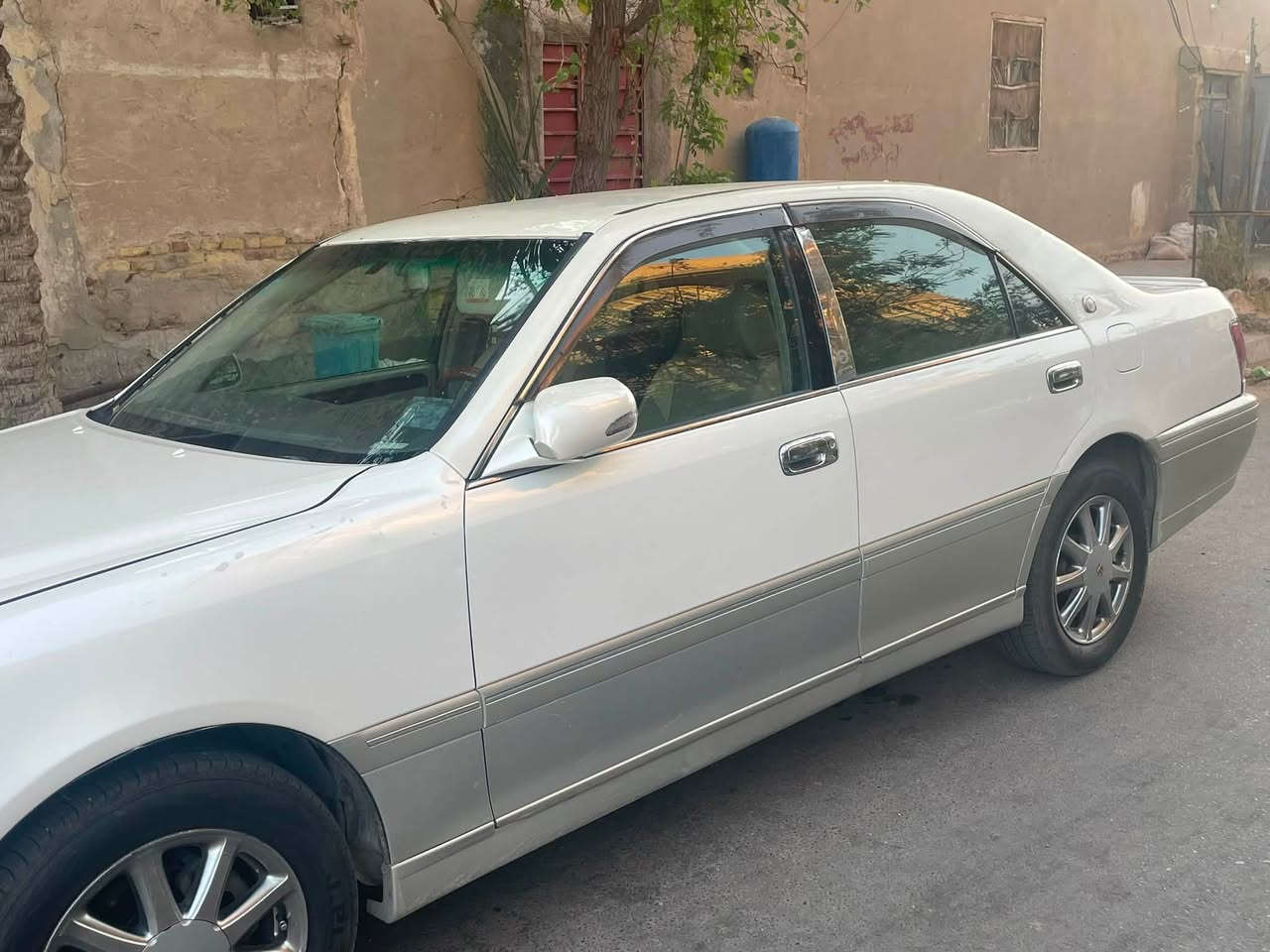 السلام عليكم 
كرون ملكه مديل 2000
رقم مميز كربلاء بسمي
السياره مكفوله كفاله عام أي كصه مابيها
سياره أربع دكم 
وللستفسار 
الانتصال برقم
السعر 145وبيها مجال بسيط
***********
