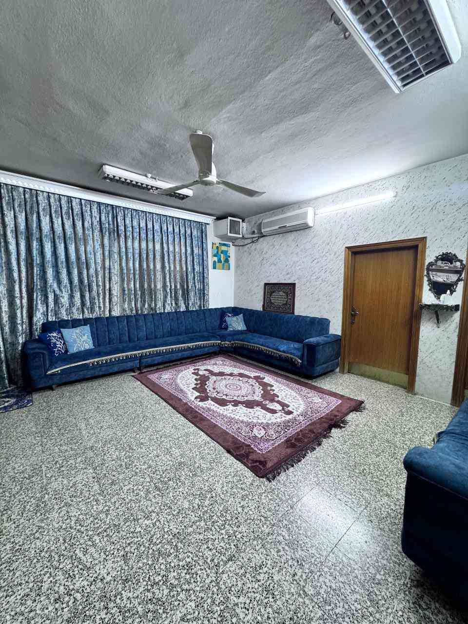 دار للبيع ( حساب ارض )
الموقع : حي البلديات ( قرب مسجد الايمان )
المساحة : 220 متر 
الواجهة : 11 متر
الاتجاه : شروق تام
فرع صبة
الطابق الاول : غرفة نوم هول واستقبال ومطبخ وصحيات
الطابق الثاني : 3 غرف نوم وهول وصحيات 
نستقبل عروضاتكم في اغلب مناطق الجانب الايسر
للاستفسار الاتصال على الارقام 
***********
***********
