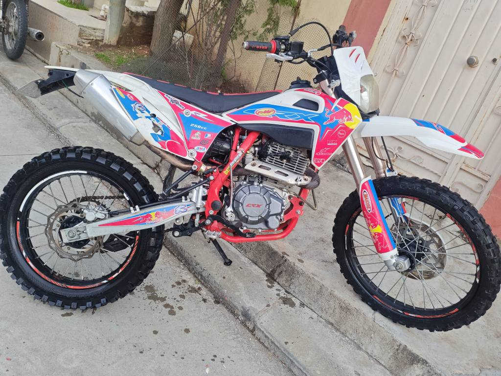 بەناوی خوا crx250بۆ فرۆشتن مۆدێلی ٢٠٢٣ ٥هەزار مایل ڕۆشتوە مەکینەی کەپسە چرکەی تیا نیە بەشەرت کارەبایی ئیش ئەکات لایتی پێشو دوا ئیستۆپ لایت کێچەکانی ئیشارەت ماتۆڕێکی جوانو ڕێکو پێکە شوێنم سلێمانیە قوفڵی ٧ وەرەقە *********** 
*********** السليمانية, العراق
