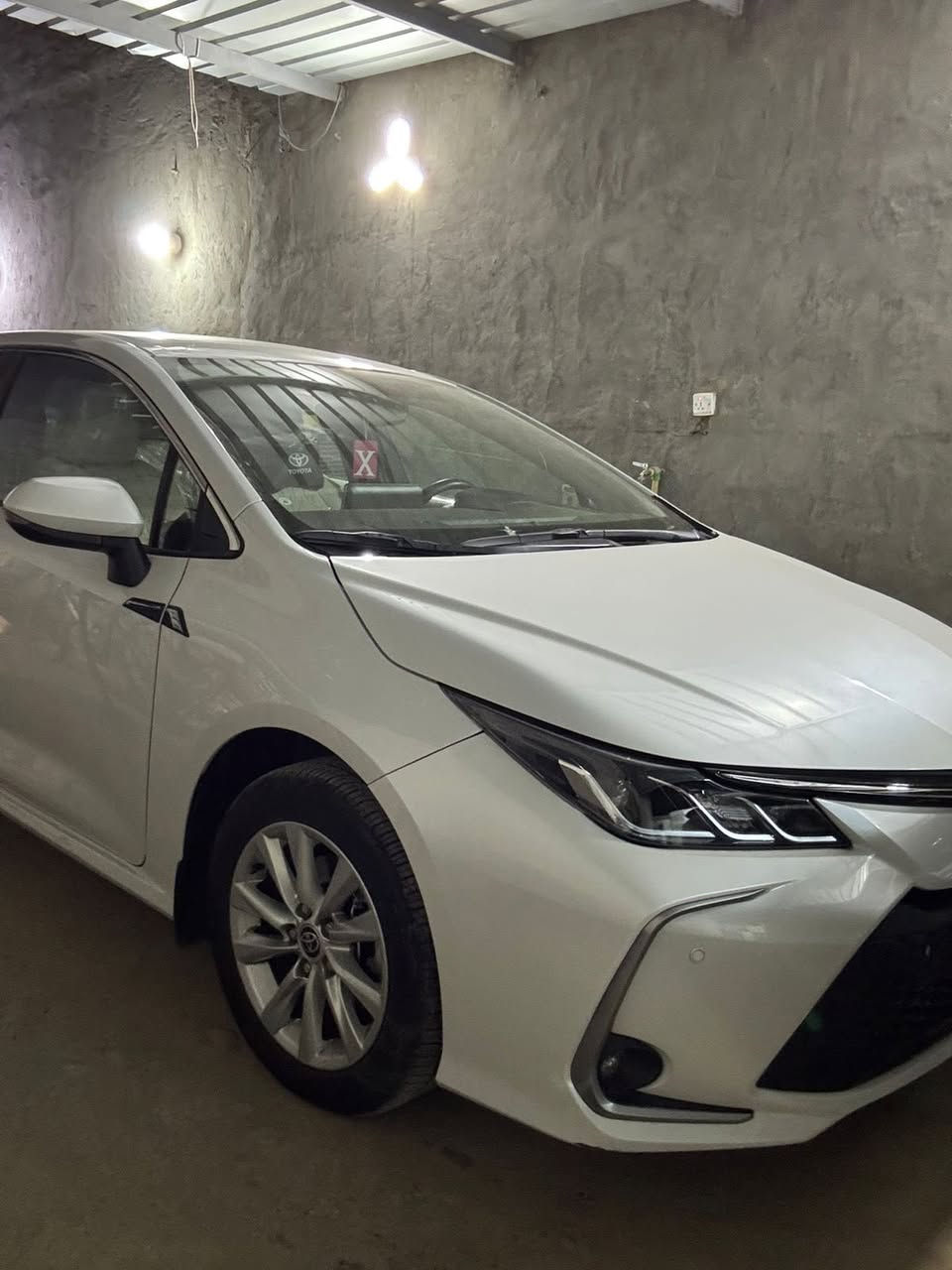 كورلا 24 ساز ياباني بانزين فقط
ماشيه 27  بعده بضمان الشرك 
فول مواصفات فتحة بالقمار 
بيه صبغ بنيد نص ‏واقع عليها بلوك لايوجد فيه ضربت بجم
مكان السياره بغداد 
رقم ***********
سعر ١٦٥. وراقه وبي مجال بصيط
