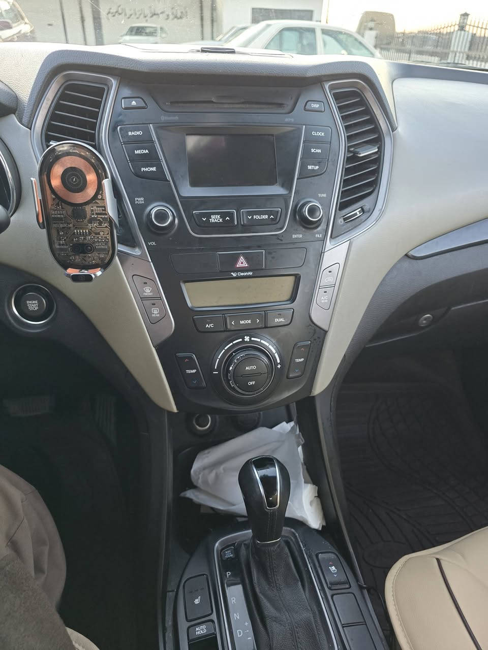 السلام عليكم سنتافي موديل ١٦ فول مواصفات خليجي  ٦سلند بيه ضرر طارف البنيد وجاملغ وباب اليمين مصبوغه صفحه كامله توحيد لون السعر ١٦٥ وبيه مجال مكان السياره جنوب الموصل القياره ***********
