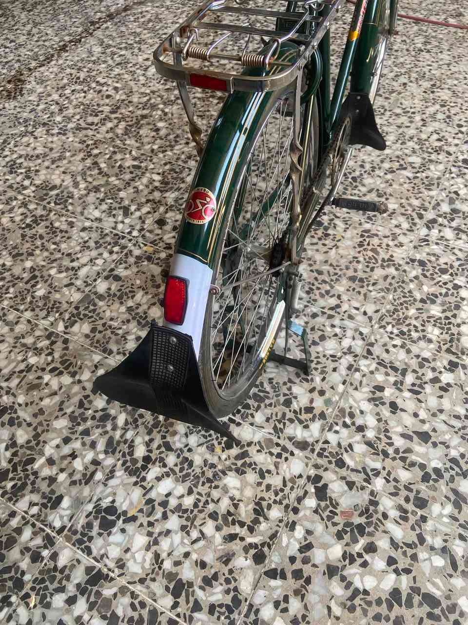 سلام عليكم بايسكل هيرو حجم ٢٦ نضيف شخطة ما بي عارضة ١٠٠ وبي مجال مكاني الدورة المهدية الثانية رقم هاتف ***********
