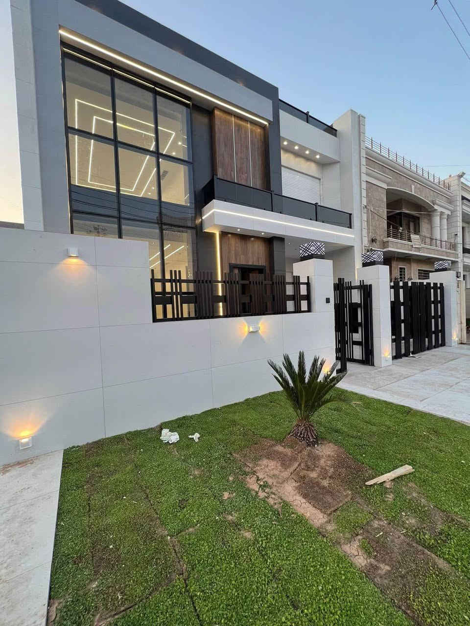 بيت طابو مباشر يتسجل على شارع ٢٠م
سعرة كلش مناسب 
هذا مو بيت لوحة فنيية للبيع على شارع 20م
مساحتة 200م
في اربيل سيدوبارك
اربع غرف نوم 
فول VIP
للاستفسار سعر اتصل 

📞☎️ 0750 386 1964 whastup أربيل, العراق
