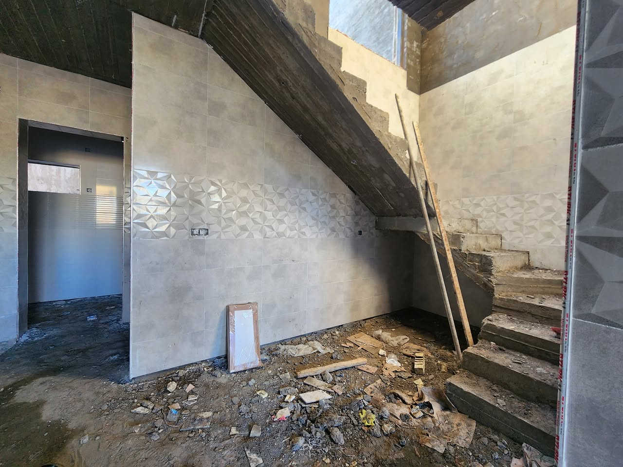 مشتمل للبيع #طابقين 👇 2026 👇
بناء طابوق - بورسلين -  تستلمه كامل 💯

✅ مساحة 104 م
✅ شارع 8 تبليط
✅ طابو زراعي 
✅ الصوفية - شارع 40 قرب القصر الأبيض 

3 غرف نوم واستقبال ومطبخ وصالة وصحيـات داخلية وخارجية وصحيات بالطابق ثاني 

للأستفسار أكثر 
*********** متوفر واتس 
مكتب التميز للعقار في قادسية الثانية قرب الحوراء
