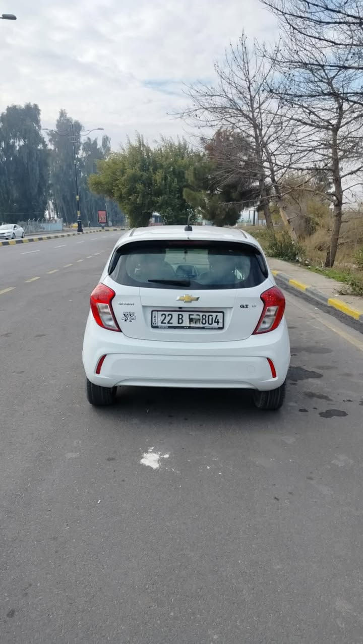 سبارك موديل 2017
 رقم اربيل شرط تحويل هزة وسنوية جاهزه 
بيه كابون بانزين
بيه 3قطع بخ فقط جاملغ امامي وبابين فقط 
مواصفات فول
تحكم استرين 
تحديد سرعه 
 شاشة+ كامره خلفي شركه
مقياس التاير
محرك 16 مرغوب
تبريد   
ويل كب
باقي مواصفات سيارة معروفة 
السعر ب93 وبيه مجال 
للاستفسار اتصل على رقم ***********
