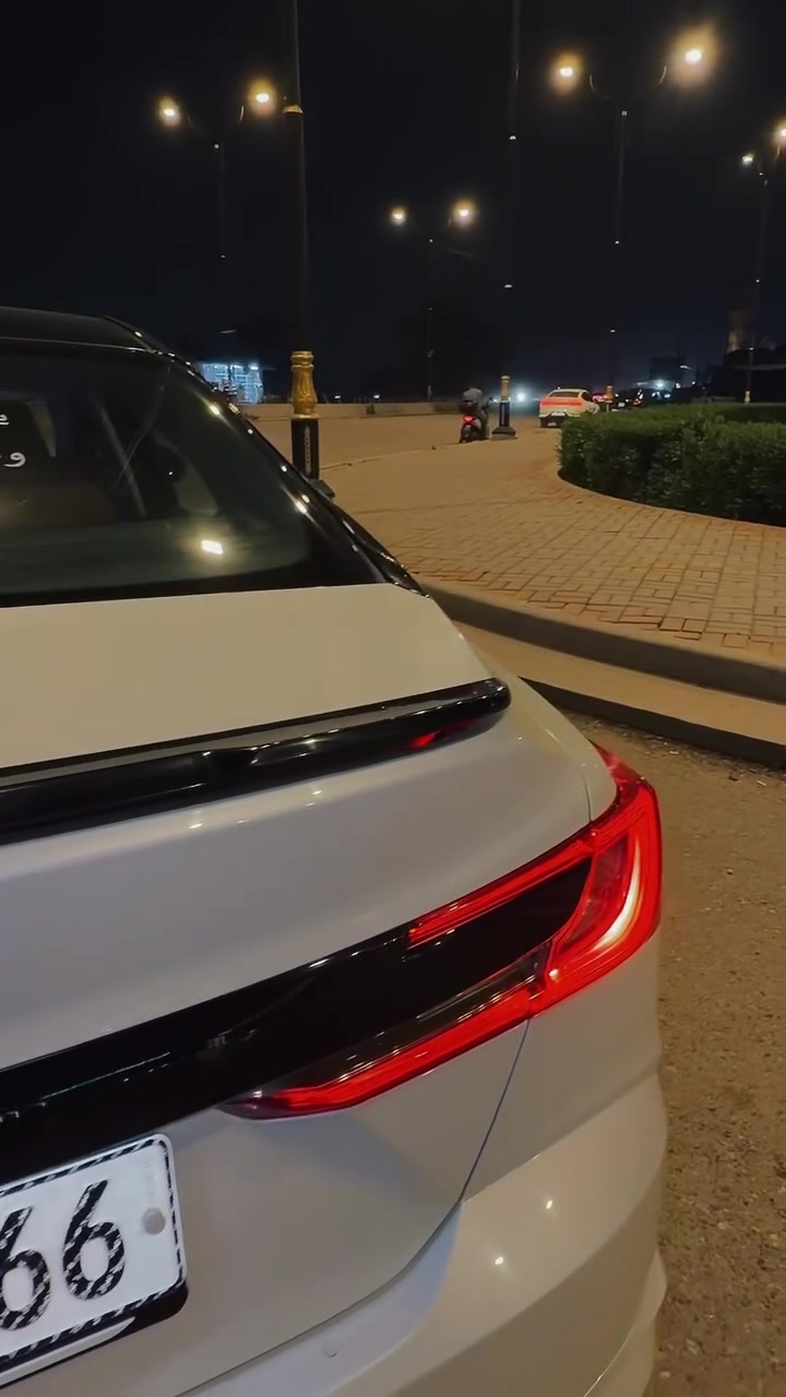 السلام عليكم ورحمة الله وبركاته

🚗 للبيع | تويوتا كامري هايبرد 2024 الشكل الجديد – وارد الصين

▫️ اللون: أبيض لؤلؤي
▫️ داخلية كاراميل ملكي
▫️ الممشى: 43,000 كم
▫️ فل كامل
▫️ رقم مميز:12666 ق – بغداد خصوصي

المواصفات:
✅ شاشة كبيرة تدعم Apple CarPlay
✅ شاحن لاسلكي
✅ تشغيل بصمة ودخول ذكي
✅ (تحكم ستيرن جهتين
✅ جام بلورايز
✅ داتا شو (Head-Up Display)
✅ عازل حراري احترافي
✅ ويلات سود
✅ الفجوج مصبوغة أزرق لامع مع انعكاس بالضوء
✅ جنوط وكالة
✅ سبويلر خلفي
✅ كاميرا خلفية
✅ مثبت سرعة راداري (رادار تفاعلي)
✅ نظام المحافظة على المسار وتنبيه الخروج عن المسار
✅ رادار النقطة العمياء بالمرايا الجانبية
✅ رادار التحذير من التصادم الأمامي والخلفي والجانبي
✅ تنبيه حركة المرور الخلفية
✅ حساسات خلفية
✅ عداد ديجيتال
✅ كوشنات جلد
✅ كوشنات أمامية كهربائية

✨ السيارة مكفولة كفالة عامه غير ملاحضه بسيطه بجاملغ المامي ، نظيفة جداً، استخدام شخصي، خالية من الأعطال، ولا تحتاج أي مصروف، والفحص بأي مكان يختاره المشتري.

💰 السعر: 34,500,000 دينار عراقي (قابل للتفاوض بالمعقول).

📞 ***********
