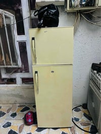 أثاث للبيع  ثلاجه ميوزه عدد اربعه كراسي عدد 60 طبلات عدد 15 جدد ستعمال...