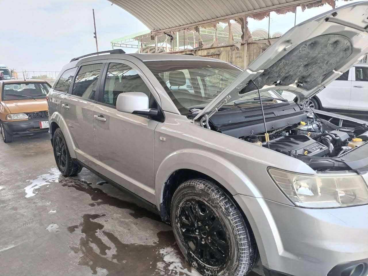 للبيع موديل 2012 اربعه سلندر سبعه راكب تبريد ثلاث قطع
***********
