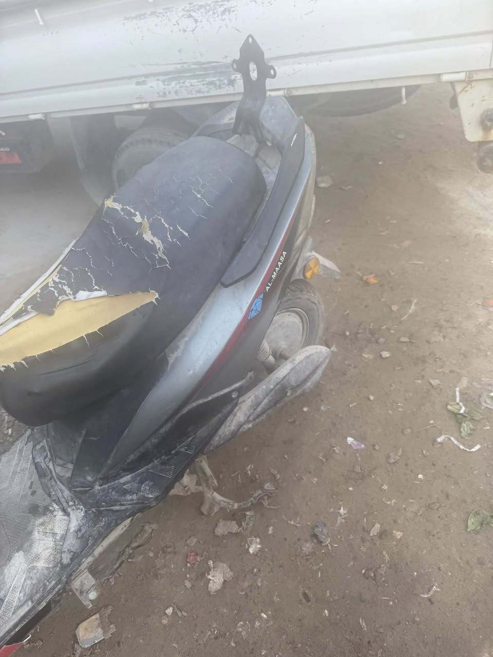 ماطور للبيع البطاريات نضيفات ماطور كما موضح كدامك السعر 400وبي مجال الاتصال***********او وات
