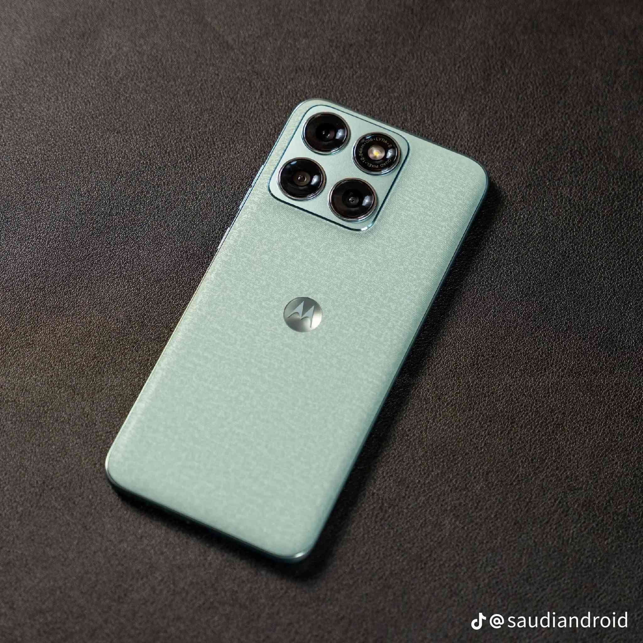 Motorola Edge 70 Fusion جهاز موتريلا الجديد
 (نسخة كأس العالم FIFA) 

السعر 450الف 

أبرز مواصفات الهاتف المتوفرة:

البطارية الشحن: يأتي ببطارية عملاقة بسعة 7000 مللي أمبير تدعم الشحن السريع بقوة 68 واط.

الشاشة: شاشة من نوع AMOLED بمقاس 6.78 بوصة، وتدعم معدل تحديث يصل إلى 144 هرتز.

المعالج: يعمل بمعالج Snapdragon 7s gen 3

الذاكرة والتخزين: يتوفر بخيارات تخزين تصل إلى 256 جيجابايت مع ذاكرة عشوائية (RAM) تتراوح بين 8 إلى 12 جيجابايت. استعمال اقل من اسبوع الشراي يجي خاص او اتصال ع رقم ***********
