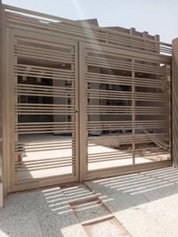 صباغ متفرغ حديد شبابيك وبيبان واجهات داخلي وخارجي بسعار مناسبه استفسار...