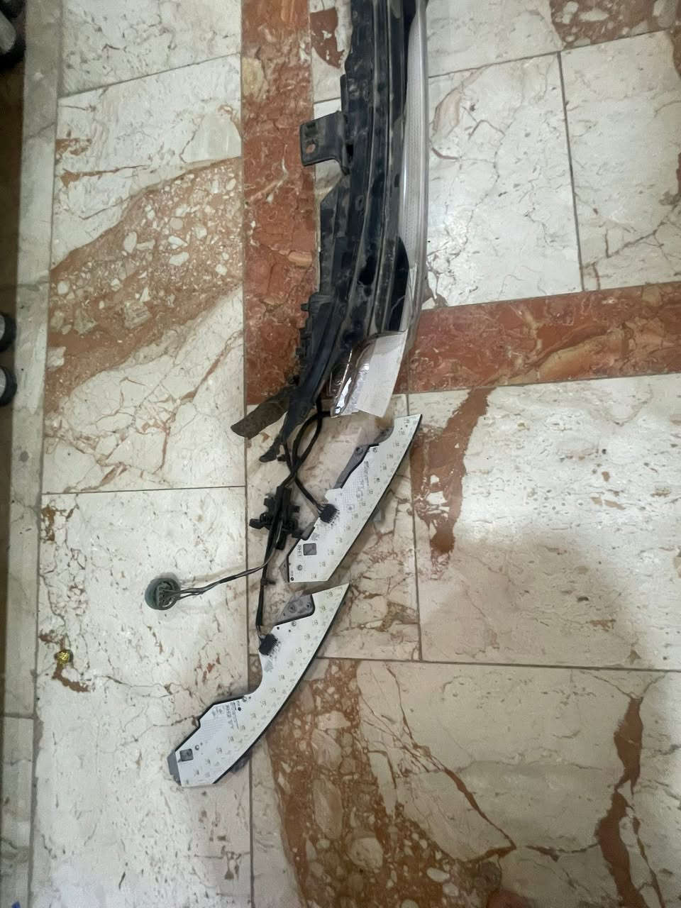 السلام عليك لد سوناته 2025 شغال كل مشكله مابي. مكسور من جه اليمنه جهت اليسره مابيه شي العنده اليسره مكسوره او عنده محترك يكدر يسوي 
التراصل خاص او واتساب فقط ***********
