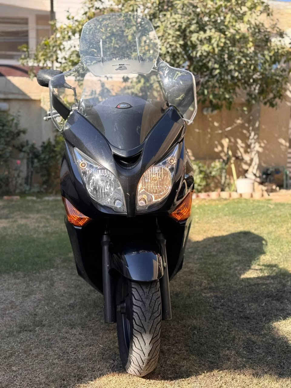 اللهم صل على محمد وآل محمد
الي يدور جديد وكفاله عامه يتفضل
سلفر ونج جيتي 400
دراجة جديده كلش بحالة الوكاله ماشيه 34
الدراجه استخدام خاص ٢٤ ساعه طابكه 
فول مواصفات شرط معدلها تعبر 180
سكيورتي 
جامه قطعتين ام الزعانف وتصعد وتنزل 
تدفئه 
اوفر
ترايييك وين مايعجبك
 سستم سماعات فول صوت
ستان تثبيت موبايل 
منفذ جداحه عدد 2
ستان حساس
مصدات هوائيه بلادي
 

دهن موتل 
بانزين بس محسن
واستخدام جداً شخصي 
بيها شخطات ناعمه قليلات يرادلهه بوليش للشخطات فقط 
مكاني بغداد/ مدينه الصدر
***********
السعر 25$ وبيهه مجال
